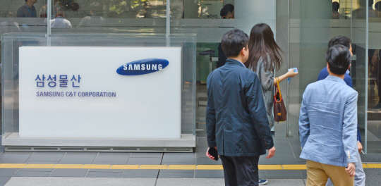 제일모직과 삼성물산은 26일 이사회를 열고 오는 9월1일자로 합병하기로 했다고 밝혔다. 새롭게 태어나는 회사의 이름은 '삼성물산'으로 붙여지게 됐다. 삼성물산은 삼성그룹의 모태가 된 회사로 1938년 설립됐다. 사진은 26일 서울 서초대로 삼성물산 본사 모습. 사진= 김민수기자ultrartist@